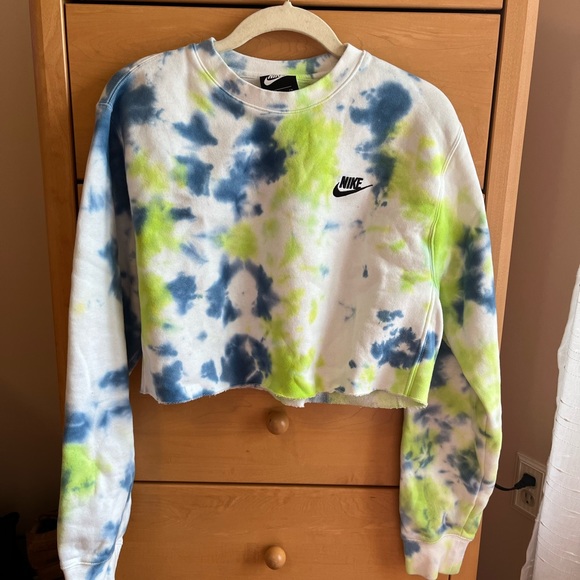 nike crop top tie dye